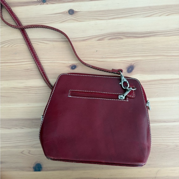 Vera Pelle Elegant Red Crossbody Bag - Picture 4 of 6